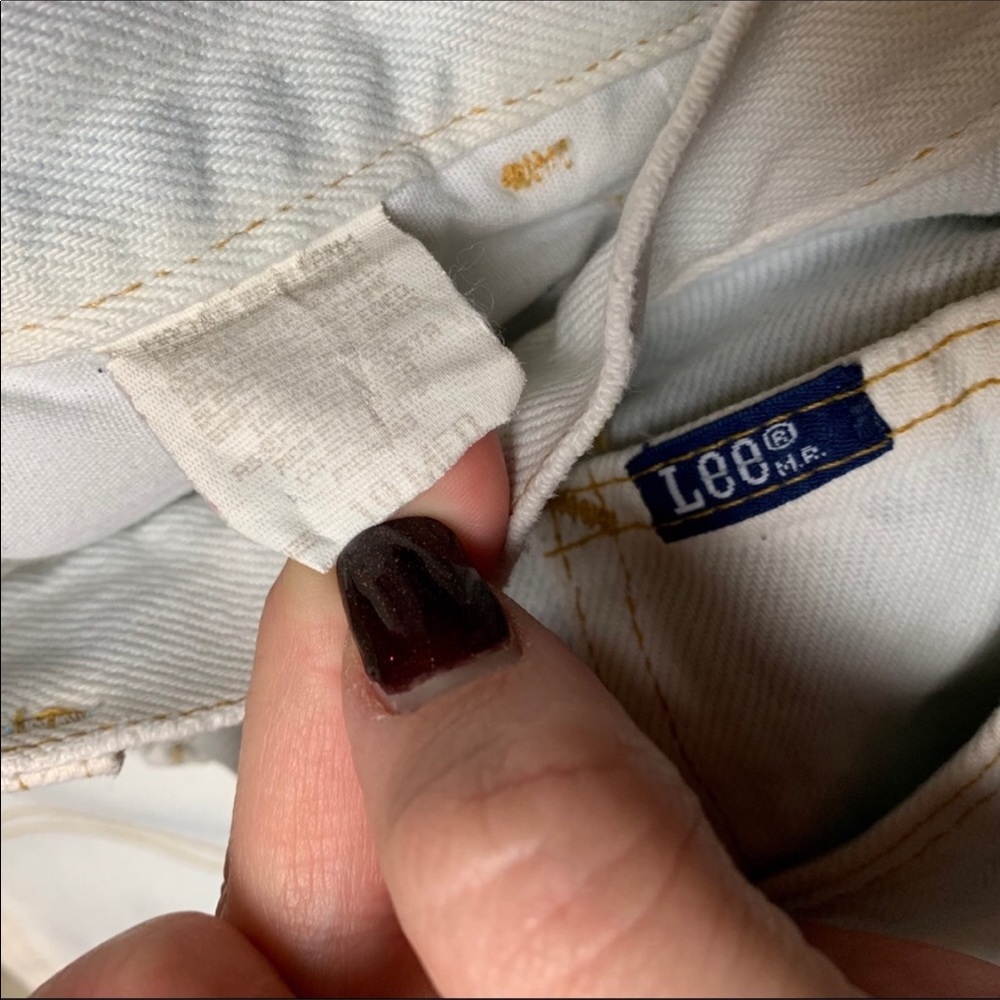 Vintage bleached Lee high waisted jean shorts - Picture 2 of 3
